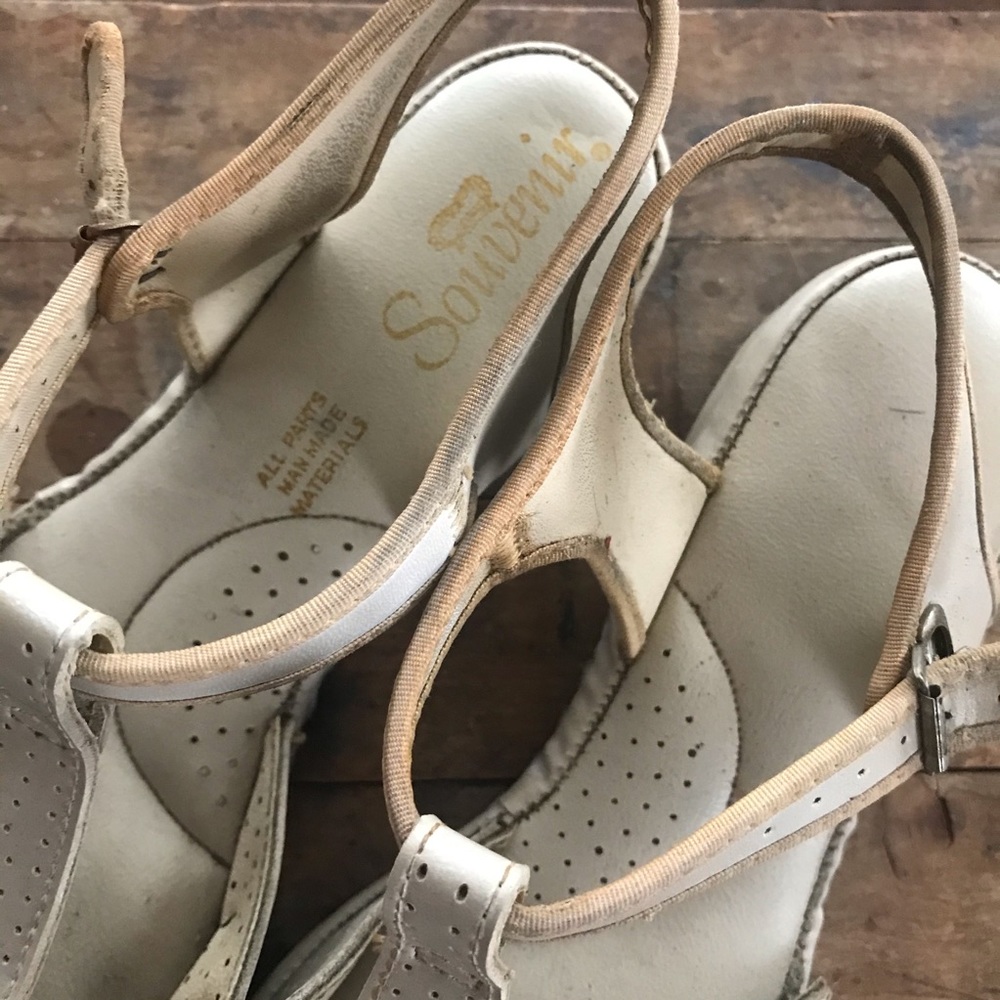 Vintage 60s taupe laser cut sandals - Picture 4 of 10